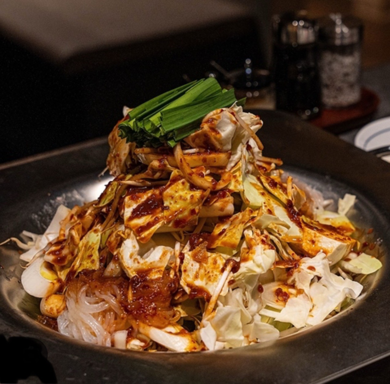 辛味噌のピリ辛な大人の味わいがクセになる【炊きホル】