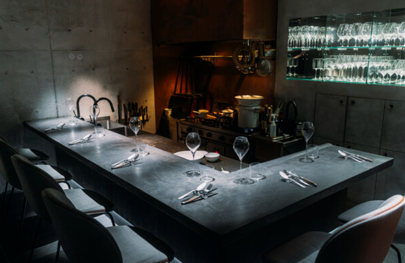 A six-seat counter, like an intimate little theater.