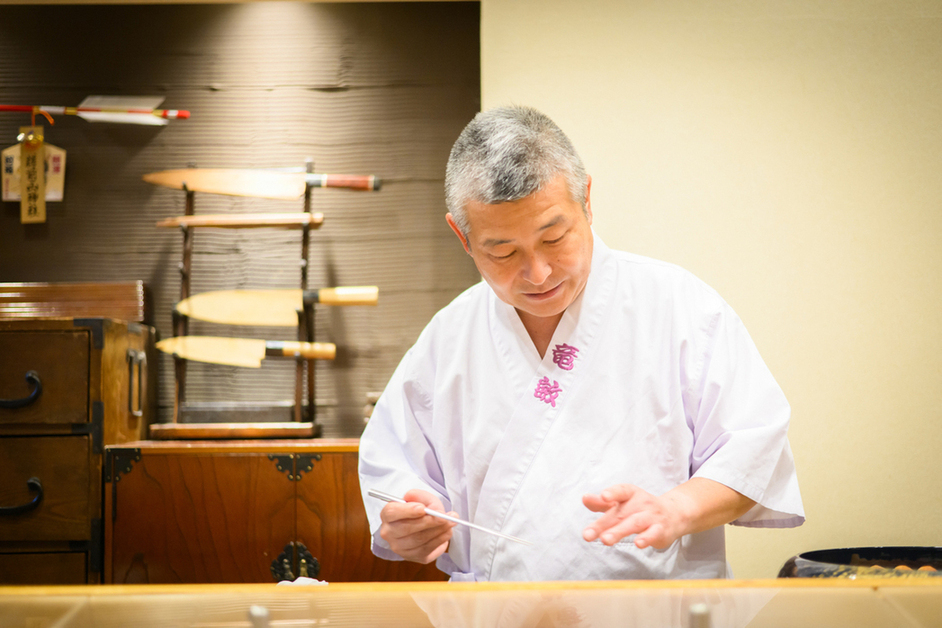 すすきので25年。ベテラン大将との会話も楽しめる老舗寿司店