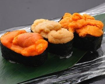 毎日仕入れる旬の食材を活かした握り、特製昆布酢シャリの一貫