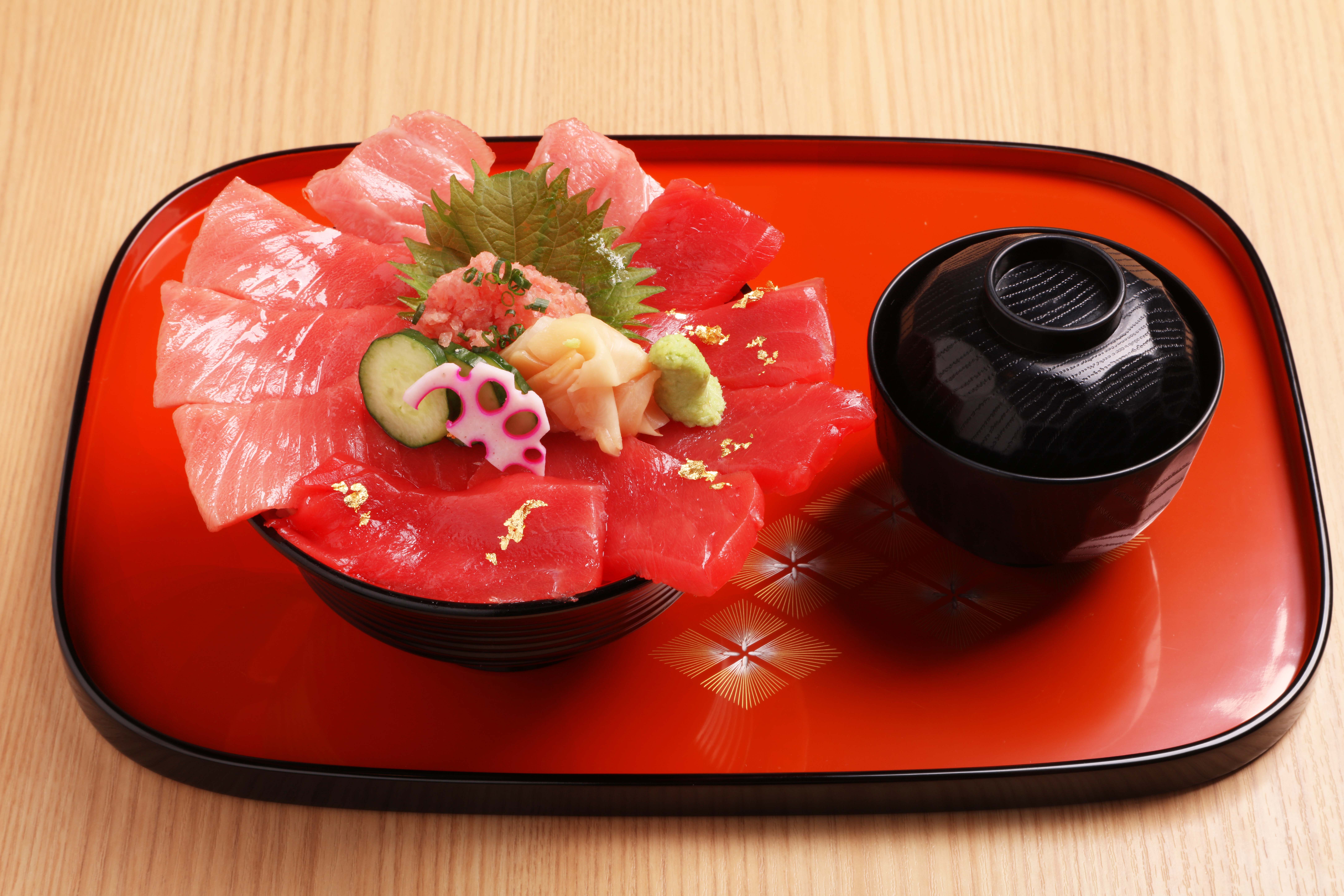 マグロ4種丼