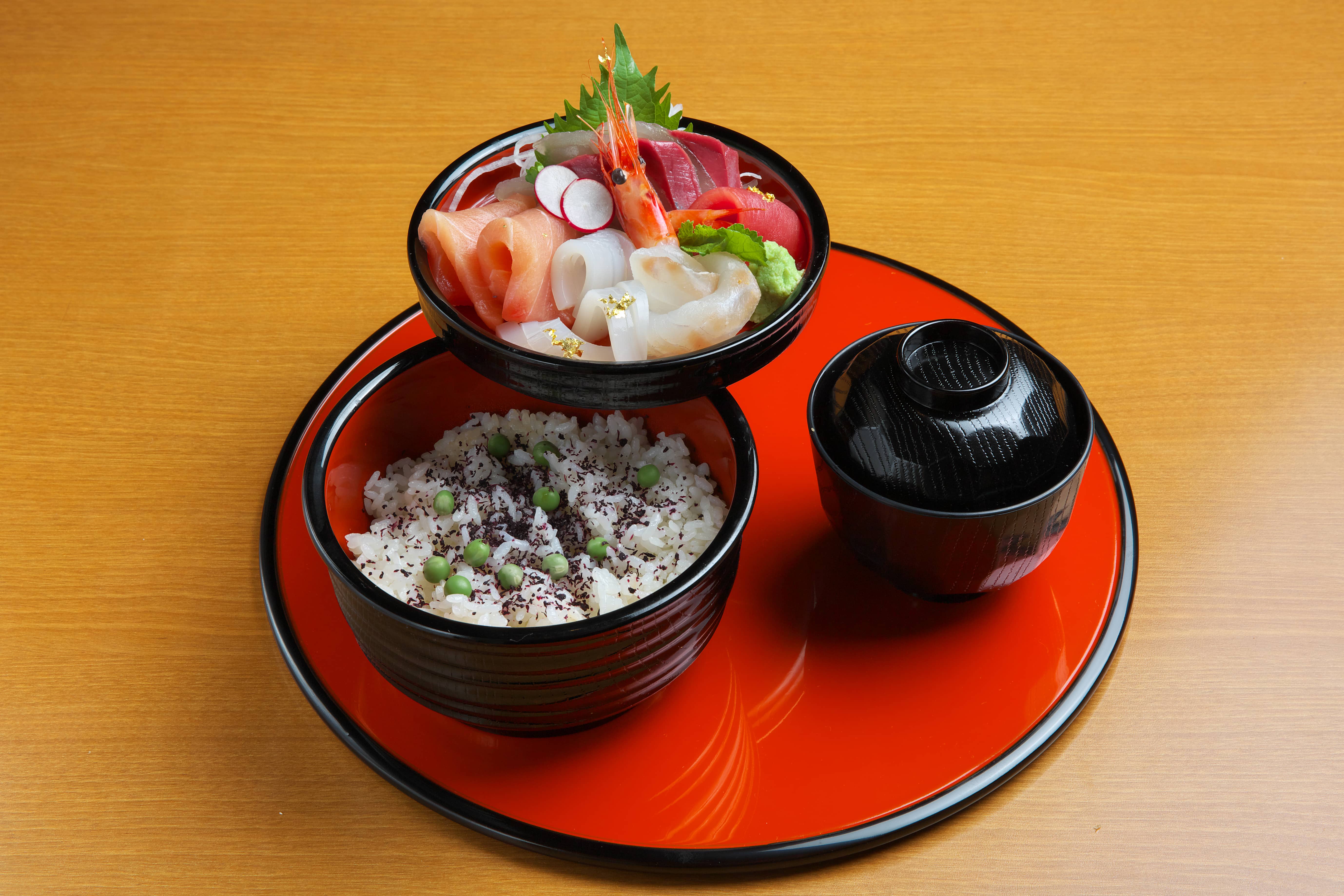 お刺身盛合丼