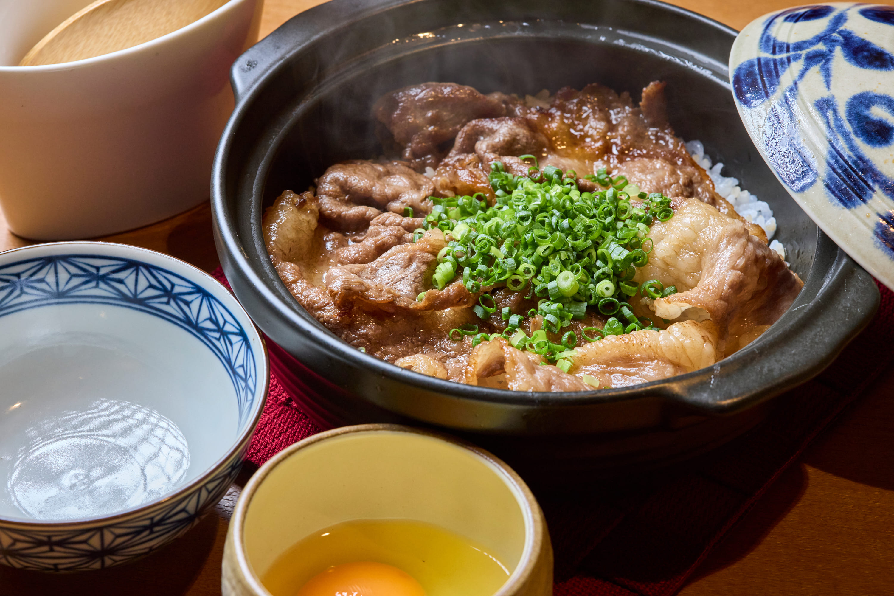 宮崎牛すき焼き土鍋ご飯